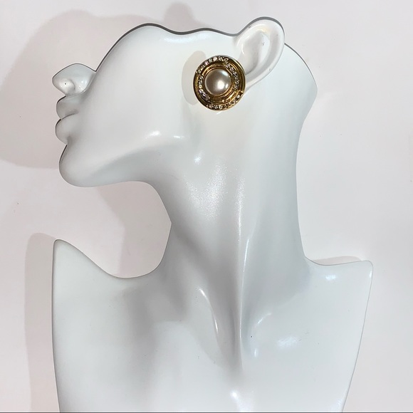 vintage CHANEL 14k gold plated round Faux Pearl & Strass CLIP BACK EARRINGS - Picture 6 of 10